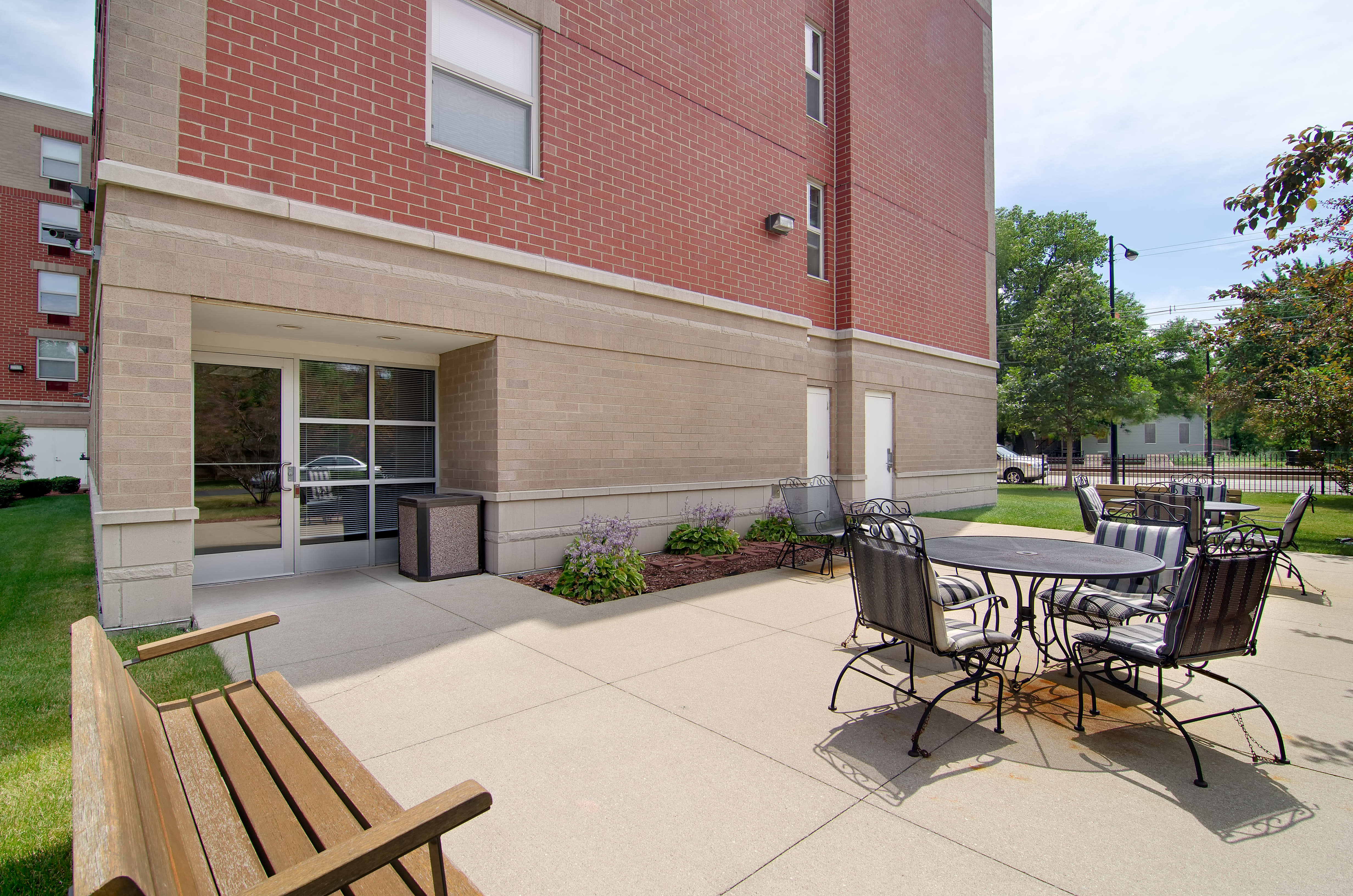 Senior Suites of Rainbow Beach patio