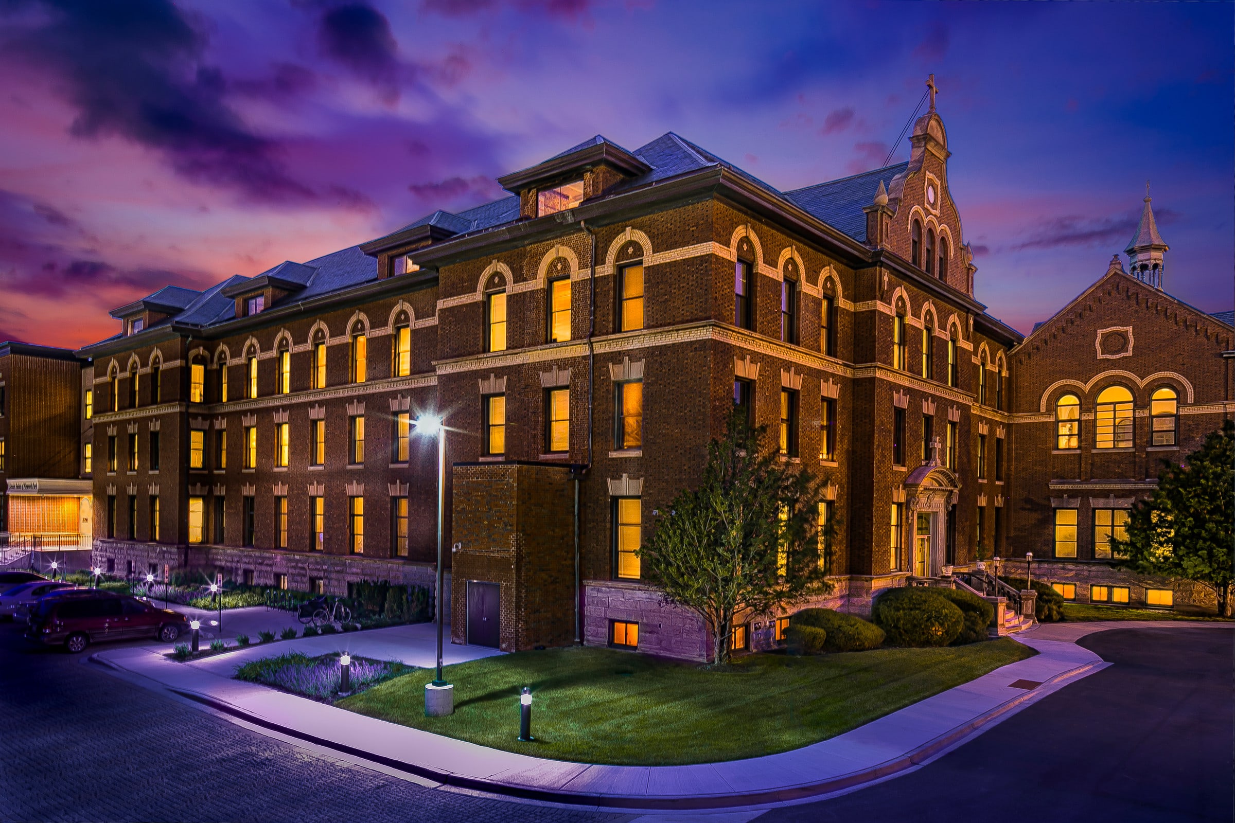 Senior Suites of Norwood Park Community Exterior