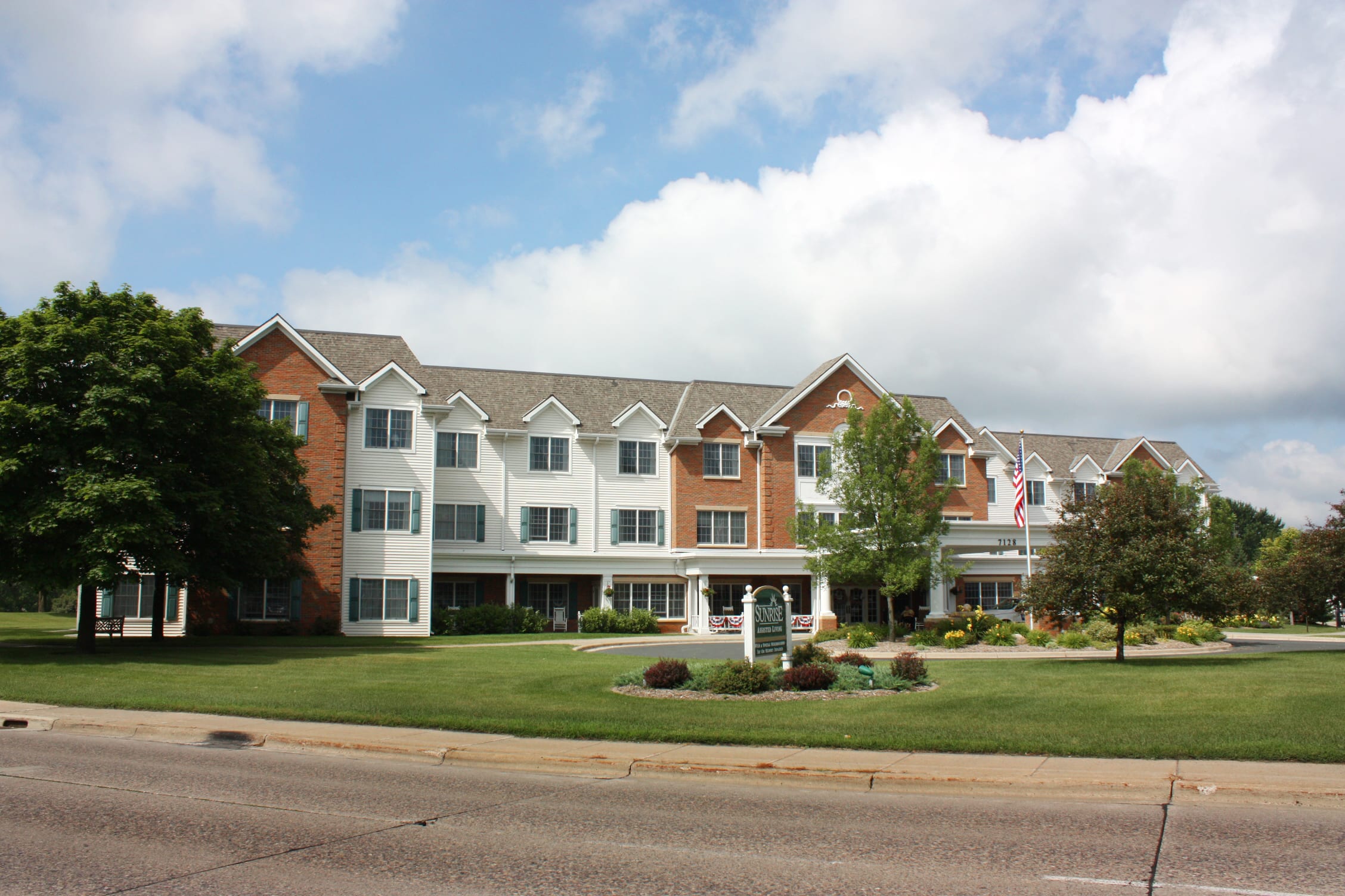 Sunrise of Edina community exterior