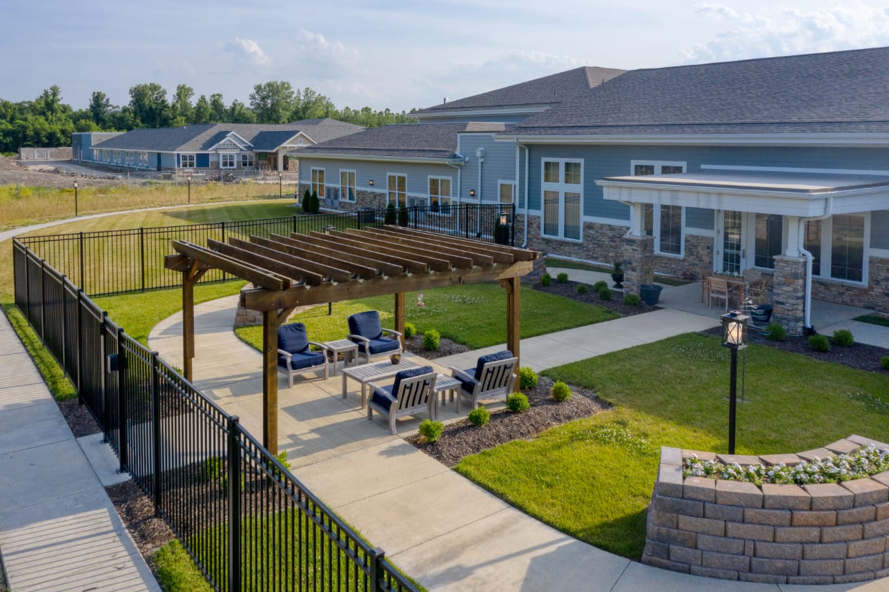 Cedarhurst of Blue Springs outdoor common area