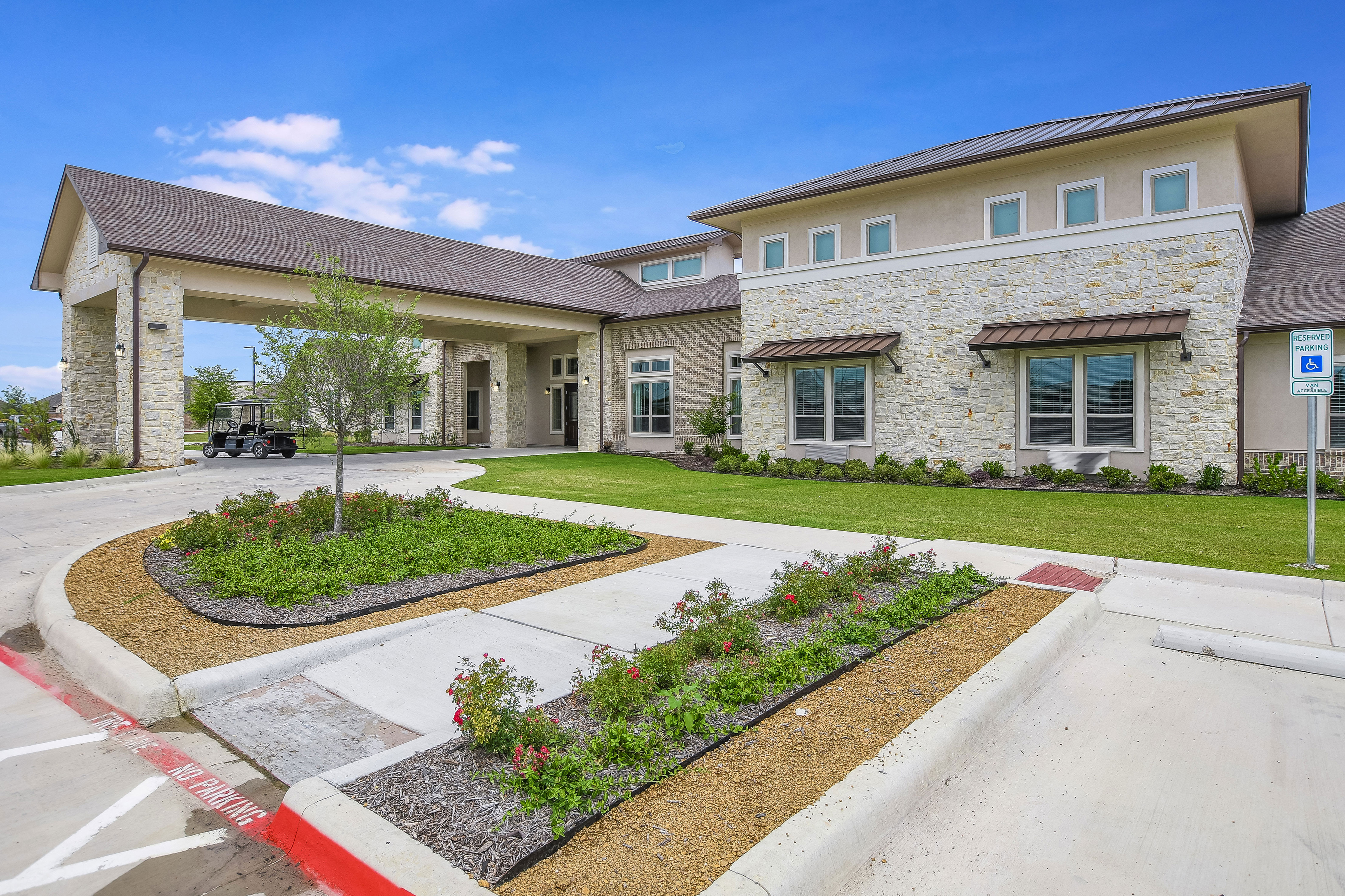 Arabella of Red Oak Senior Living community exterior