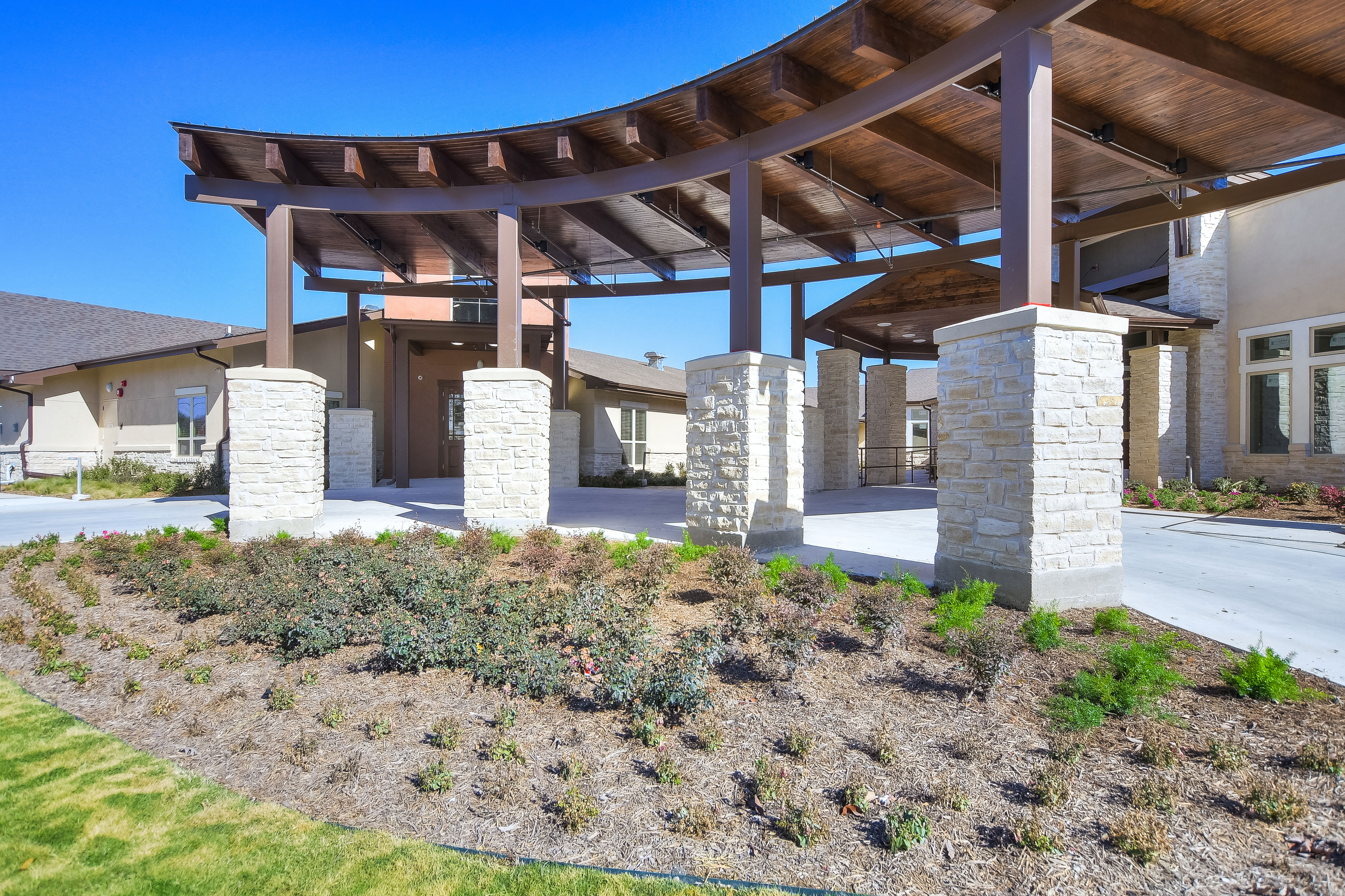 The Brooks of Cibolo Senior Living outdoor common area