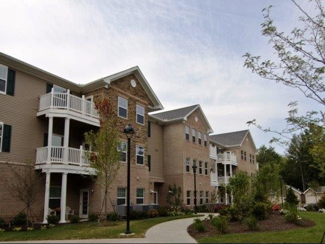 Springwood Westerville outdoor common area