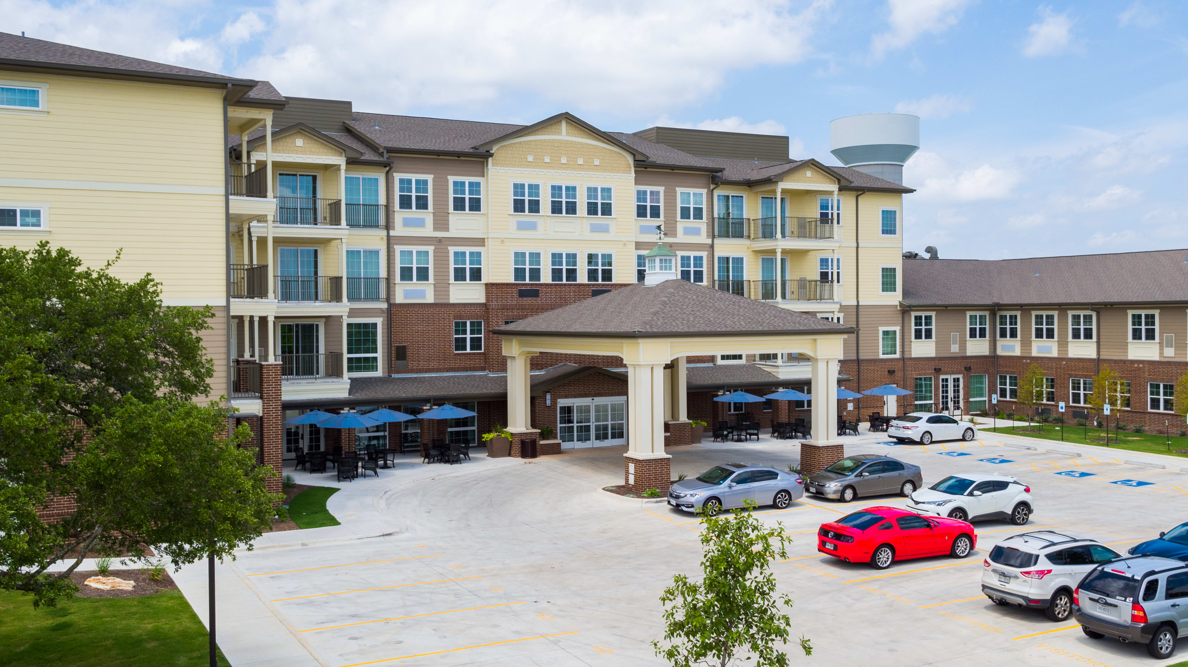 The Enclave at Cedar Park Senior Living outdoor common area