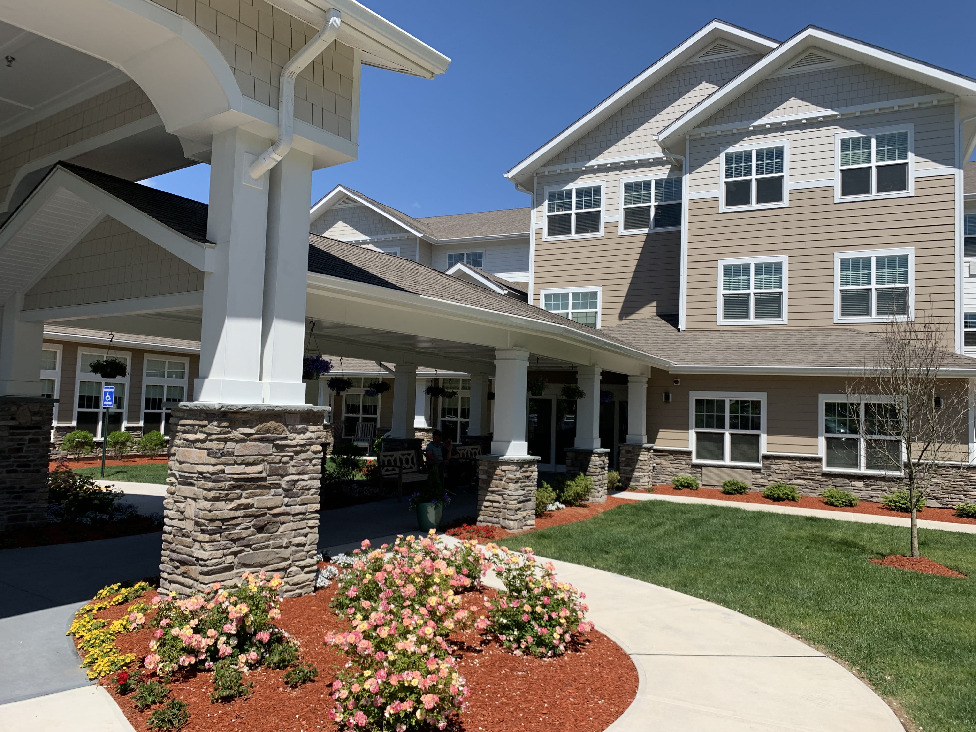 Kennedy Meadows Gracious Retirement Living outdoor common area