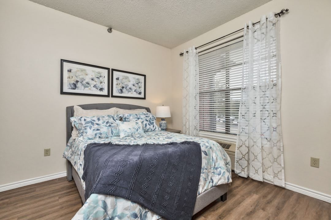 Cambridge Court Senior Living and Memory Care bedroom