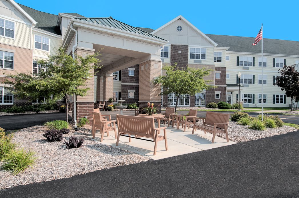 Bellevue Senior Living outdoor common area