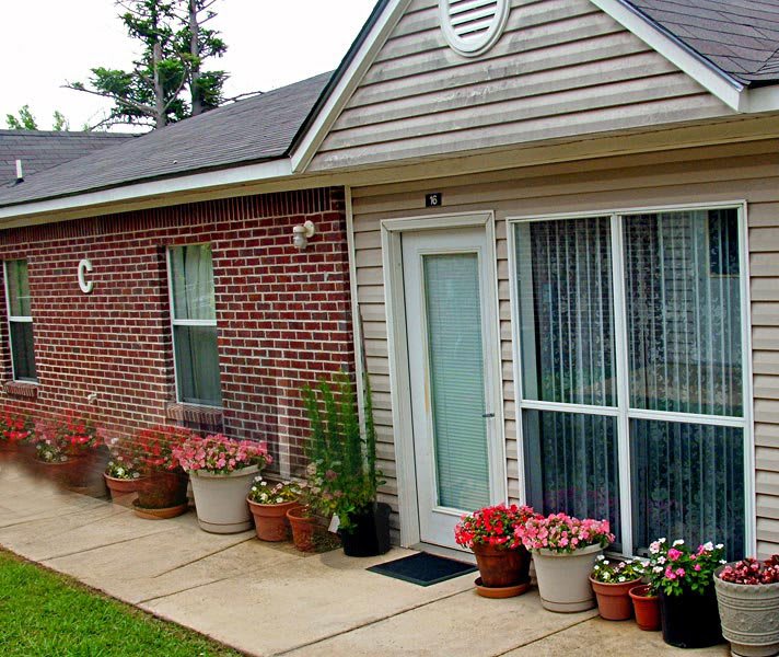 Columbus Gardens unit porch