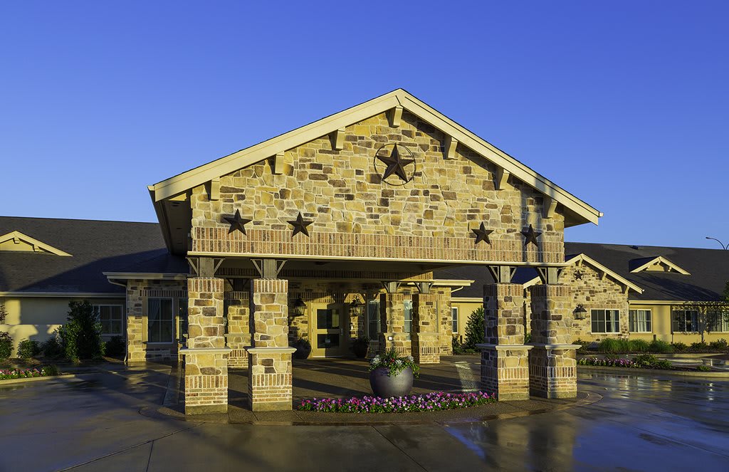 Meadowbrook Memory Care outdoor common area