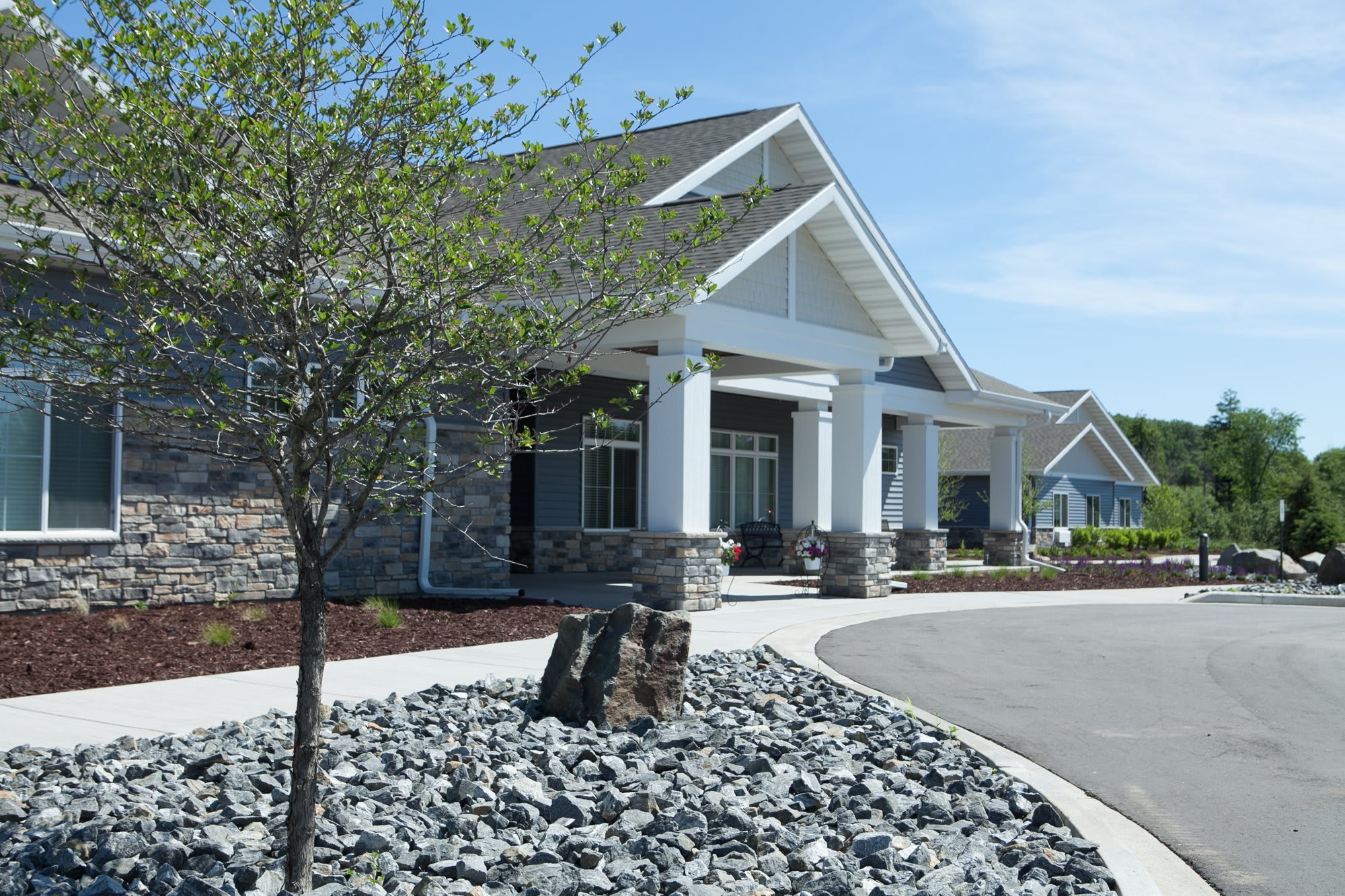 New Day Assisted Living of Elkhorn outdoor common area
