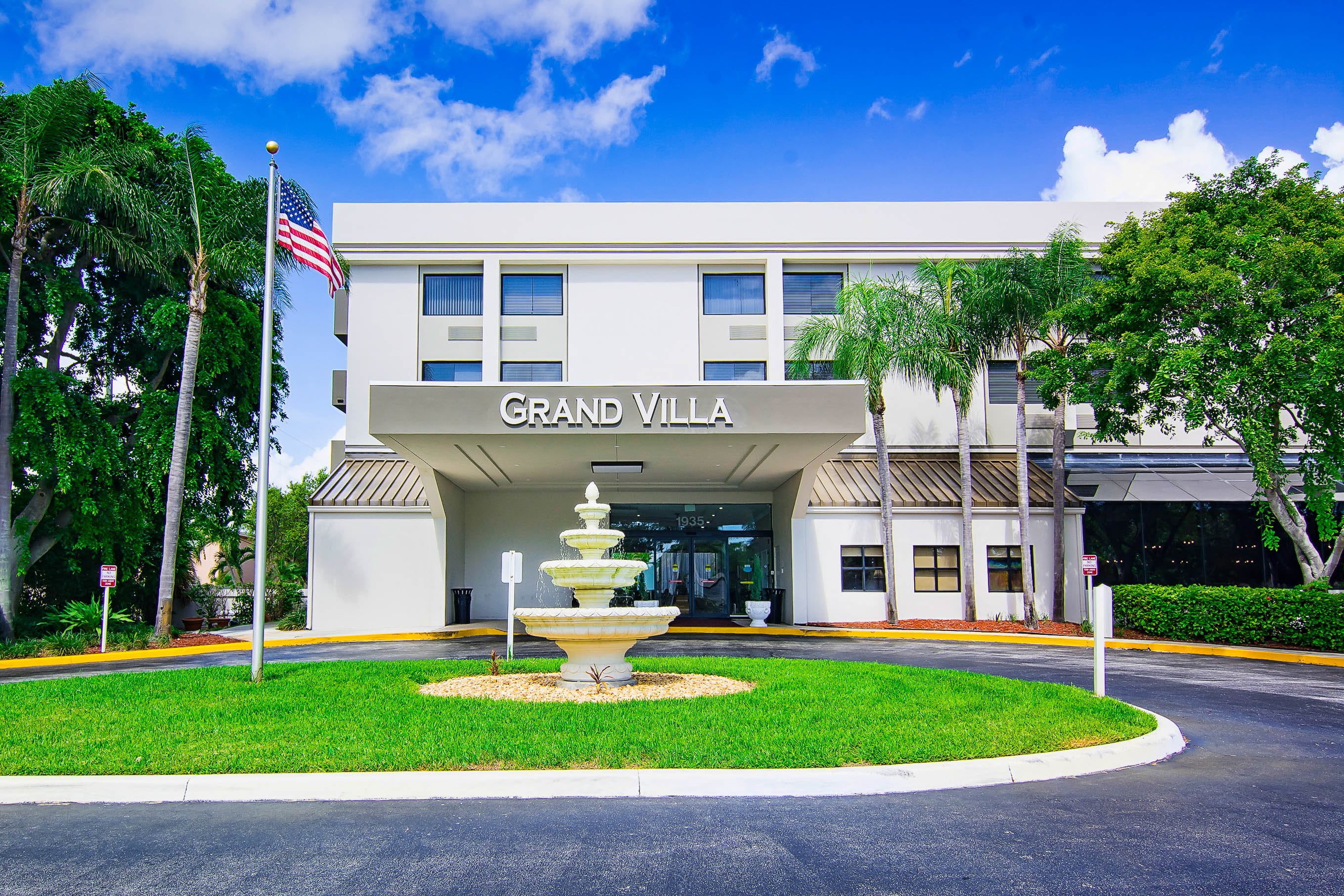 Grand Villa of Boynton Beach community exterior