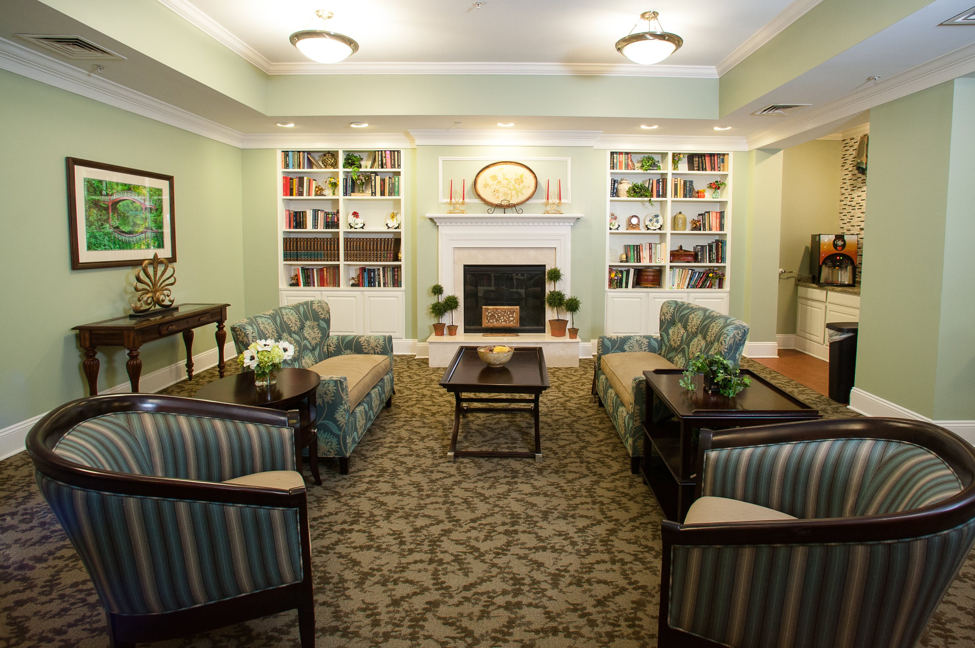 Commonwealth Senior Living at Williamsburg indoor common area