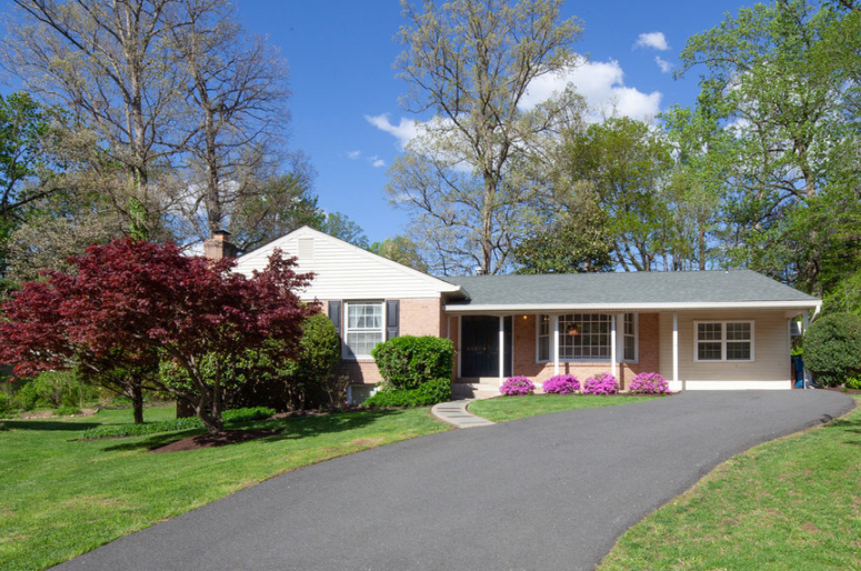 Avalon House on Gerard Court community exterior