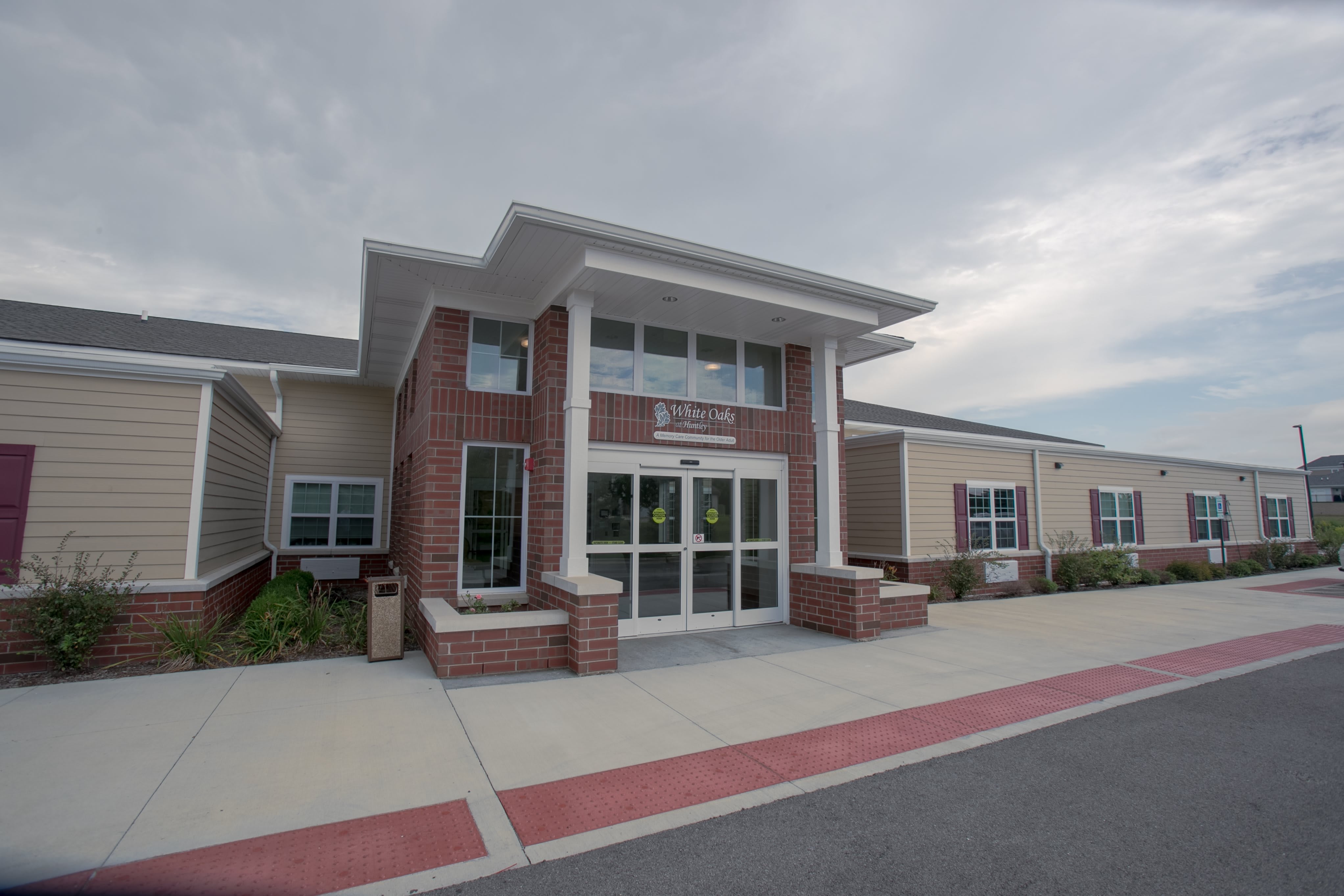 White Oaks at Heritage Woods of Huntley community exterior