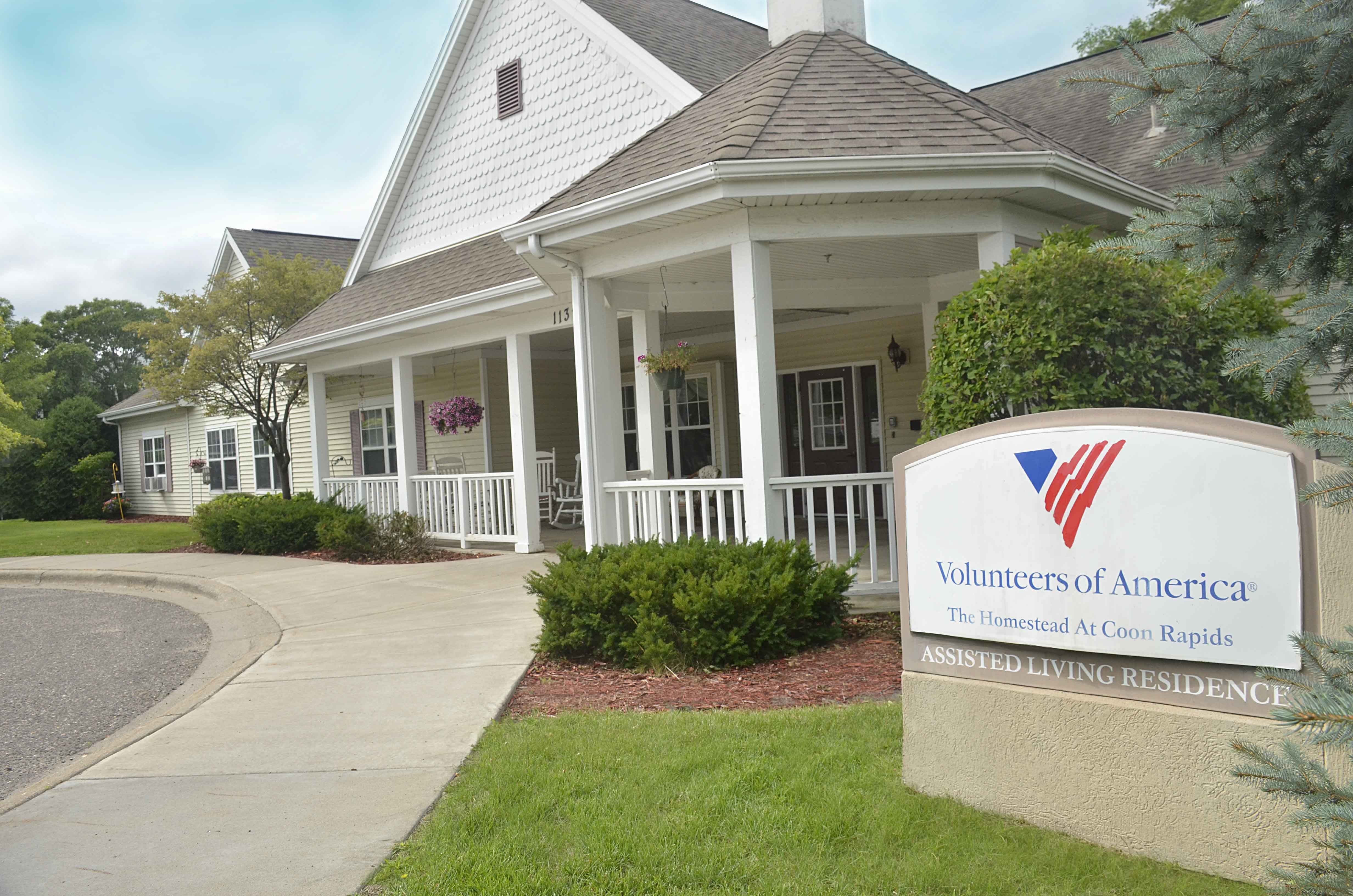 Boden Senior Living at Coon Rapids outdoor common area