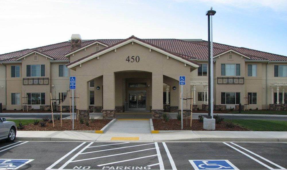 Brentwood Grove Senior Living community exterior