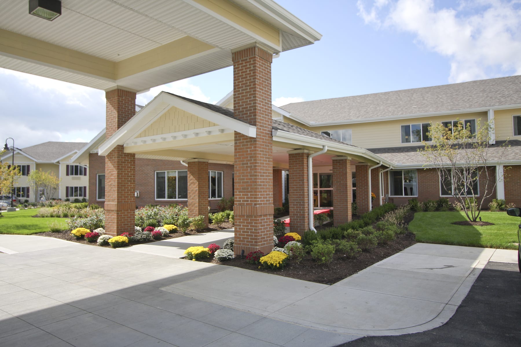 Amber Park Senior Living outdoor common area